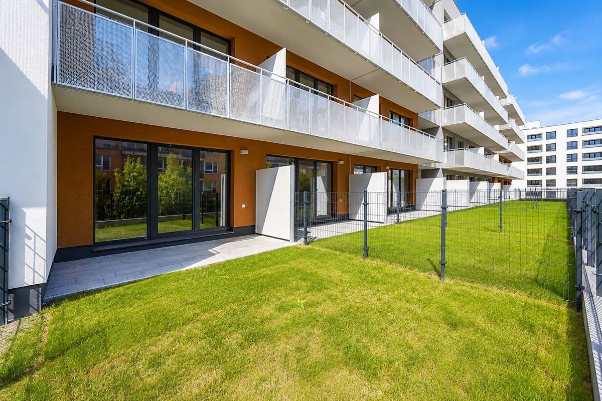 Pronájem bytu 1+kk, 32 m² — Vysočany