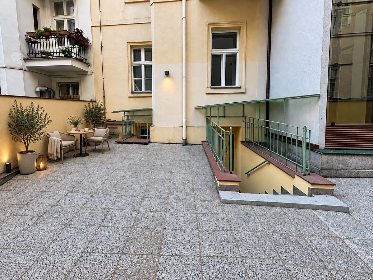 Commercial space Obchodní prostory, 22 m² — Josefov · for rent